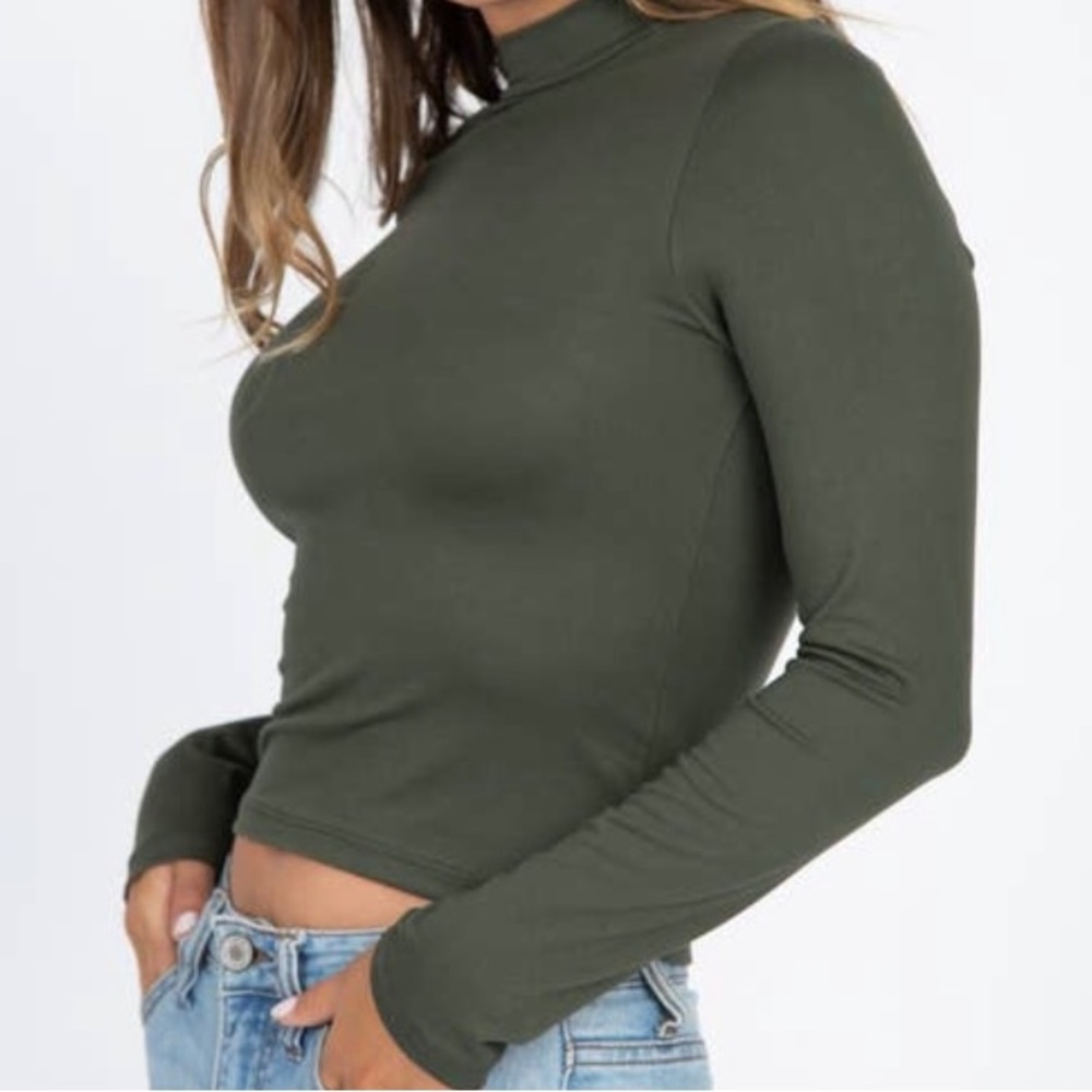 Sleeved Solid Top